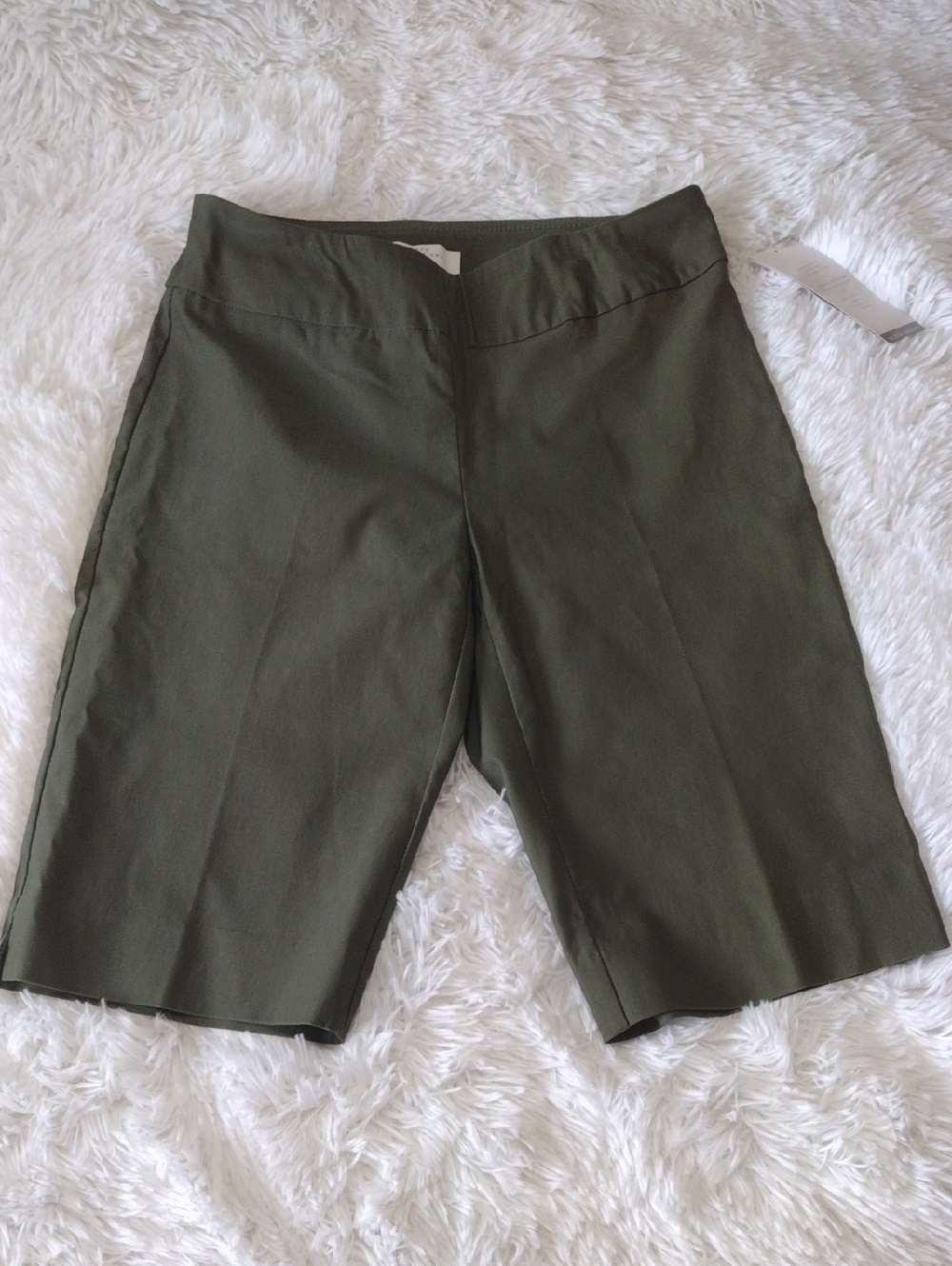 New Directions Olive Green Stretch Bermuda Shorts NWT